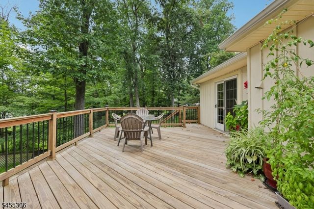 34 Forest Dr, Watchung Boro, NJ 07069