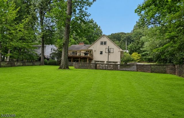 34 Forest Dr, Watchung Boro, NJ 07069