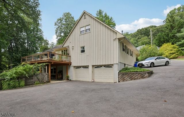 34 Forest Dr, Watchung Boro, NJ 07069