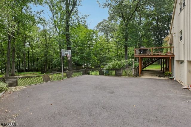 34 Forest Dr, Watchung Boro, NJ 07069