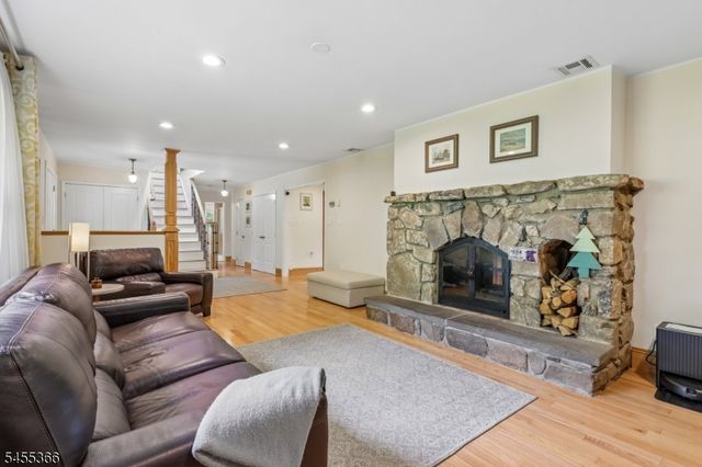 34 Forest Dr, Watchung Boro, NJ 07069