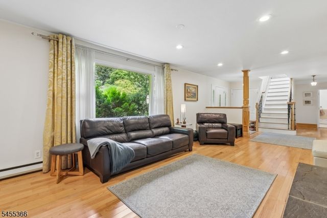 34 Forest Dr, Watchung Boro, NJ 07069