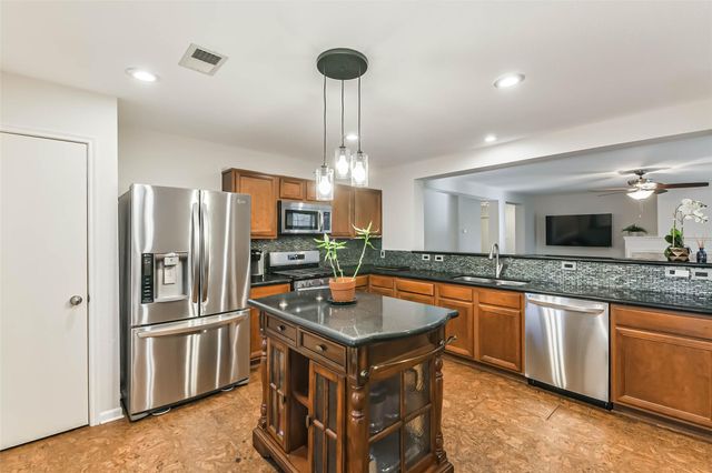 3711 Norwood Glen Lane, Friendswood, TX 77546