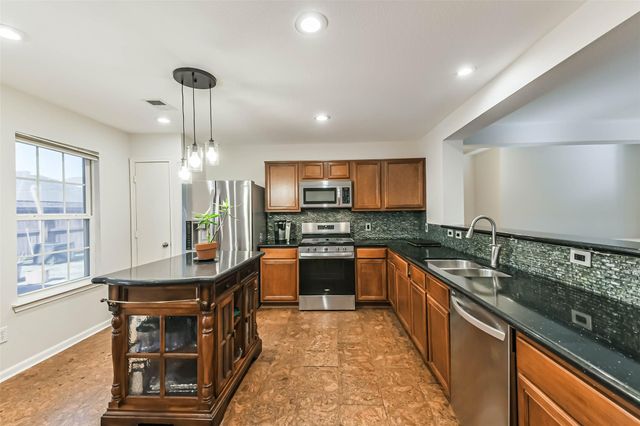 3711 Norwood Glen Lane, Friendswood, TX 77546