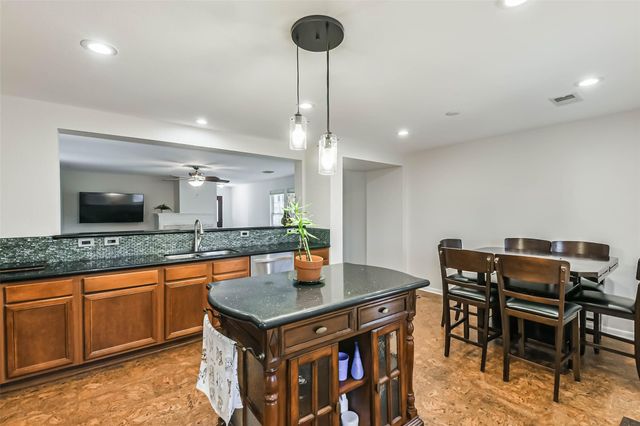 3711 Norwood Glen Lane, Friendswood, TX 77546