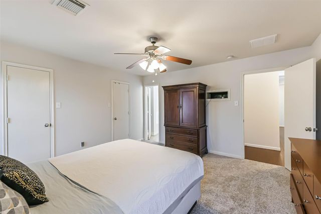 3711 Norwood Glen Lane, Friendswood, TX 77546