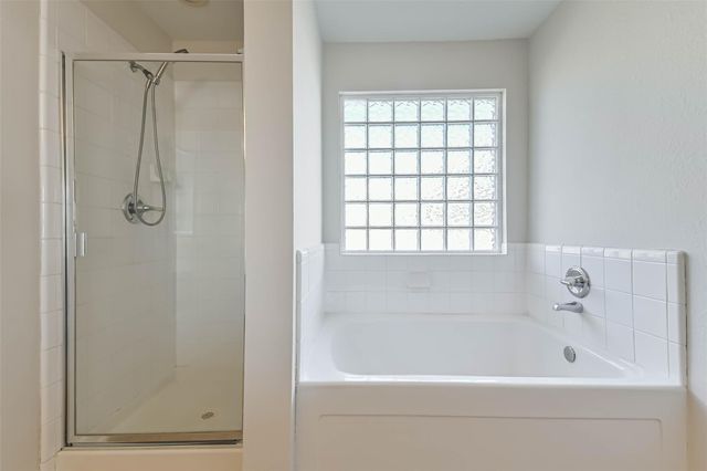 3711 Norwood Glen Lane, Friendswood, TX 77546