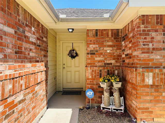 3704 Northpointe Drive, Denton, TX 76207