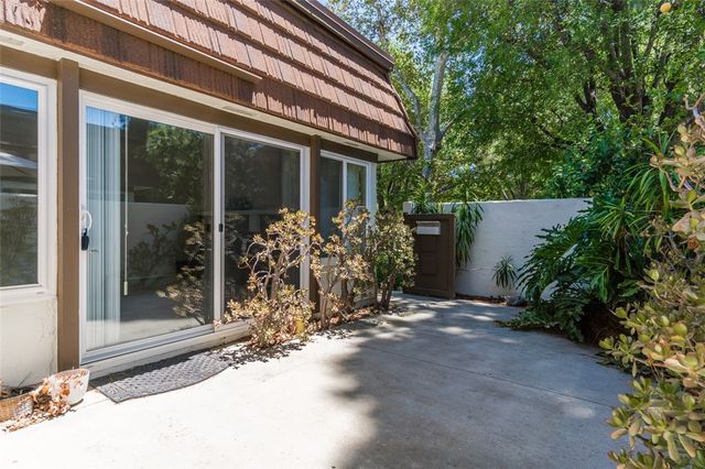22170 James Alan 3, Chatsworth, CA 91311