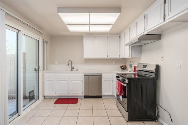 22170 James Alan 3, Chatsworth, CA 91311