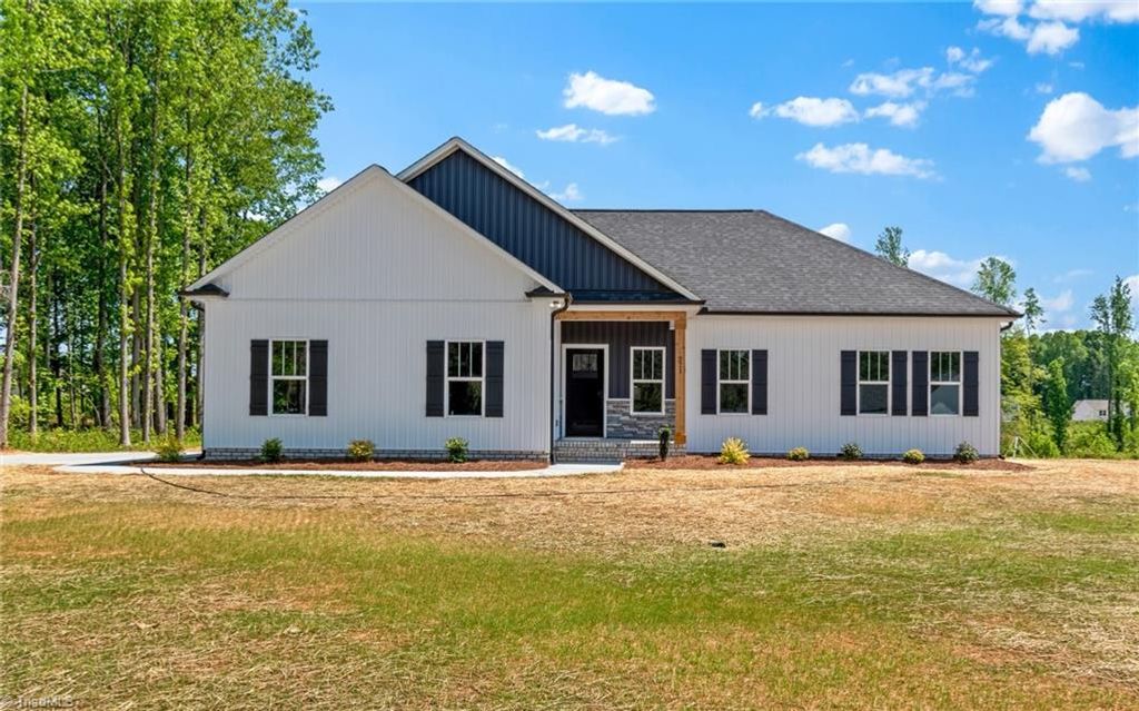 271 Stonybrook Drive, Lexington, NC 27295