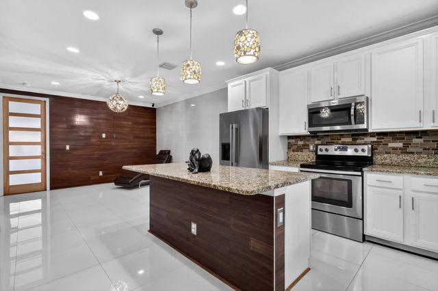 3106 Waterside Circle, Boynton Beach, FL 33436