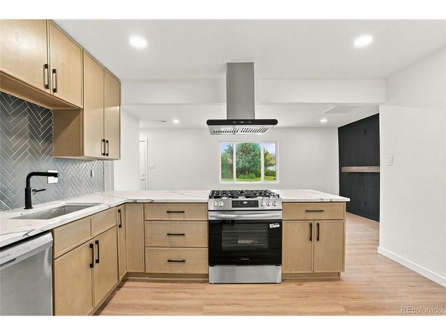 1590 Oak Pl, Thornton, CO 80229