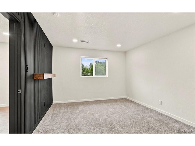 1590 Oak Pl, Thornton, CO 80229