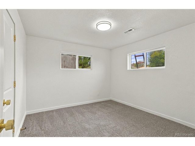1590 Oak Pl, Thornton, CO 80229