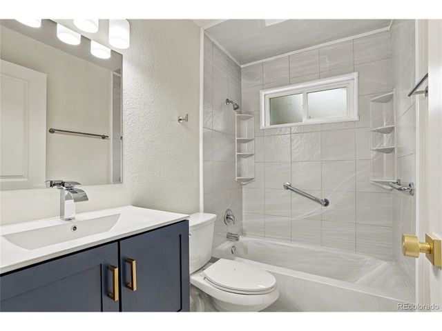 1590 Oak Pl, Thornton, CO 80229