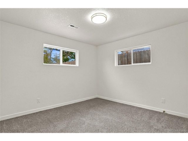 1590 Oak Pl, Thornton, CO 80229
