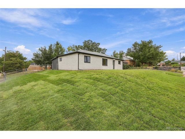 1590 Oak Pl, Thornton, CO 80229