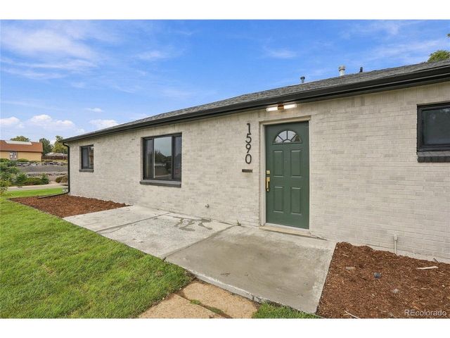 1590 Oak Pl, Thornton, CO 80229