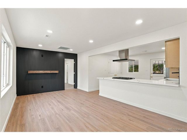 1590 Oak Pl, Thornton, CO 80229