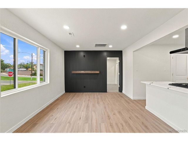 1590 Oak Pl, Thornton, CO 80229