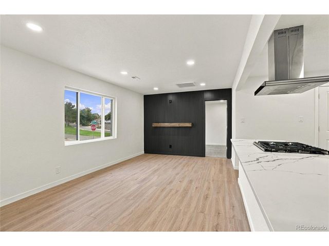 1590 Oak Pl, Thornton, CO 80229