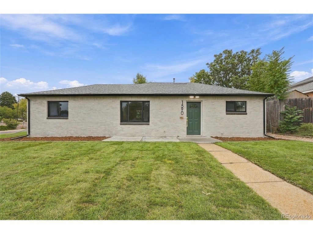 1590 Oak Pl, Thornton, CO 80229