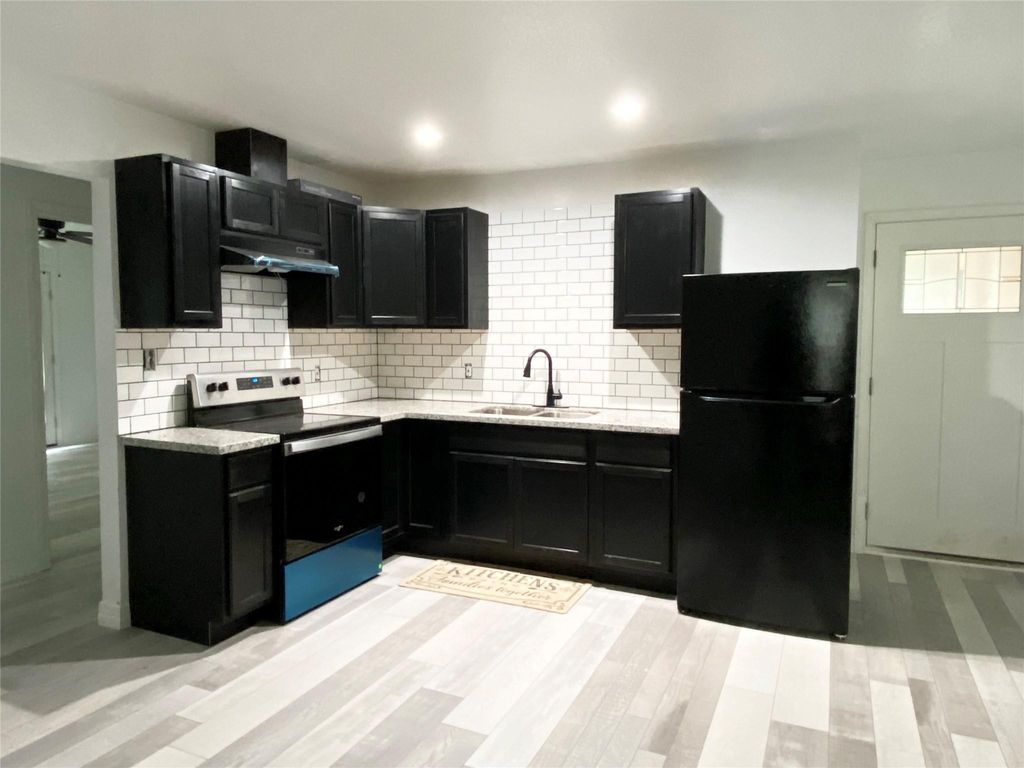 906 Eagle Avenue A, Pasadena, TX 77506