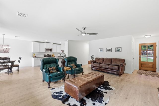 105 Jim Walters Drive, Runaway Bay, TX 76426