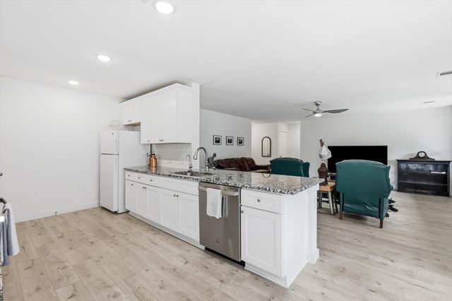 105 Jim Walters Drive, Runaway Bay, TX 76426