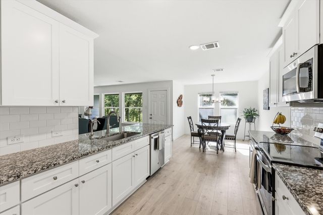 105 Jim Walters Drive, Runaway Bay, TX 76426