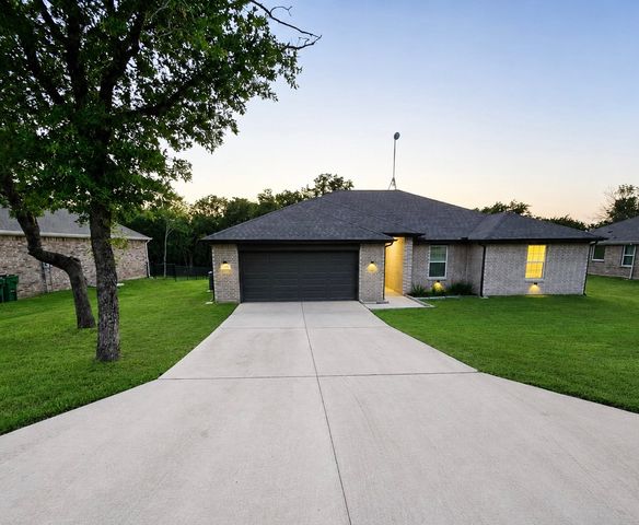 105 Jim Walters Drive, Runaway Bay, TX 76426