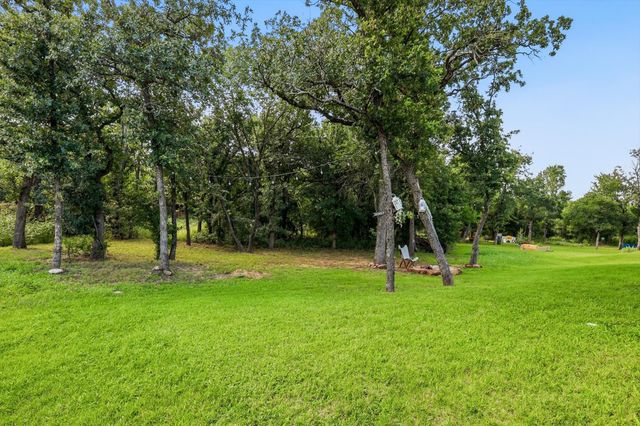 105 Jim Walters Drive, Runaway Bay, TX 76426