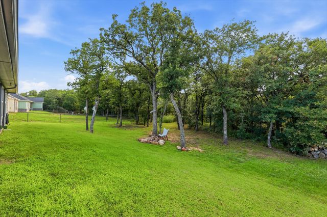 105 Jim Walters Drive, Runaway Bay, TX 76426