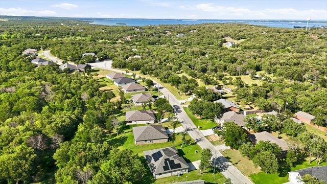 105 Jim Walters Drive, Runaway Bay, TX 76426