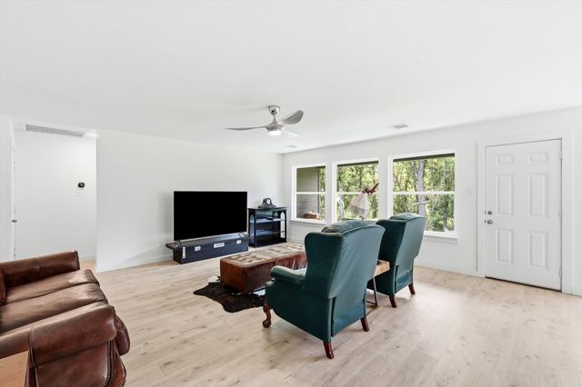 105 Jim Walters Drive, Runaway Bay, TX 76426