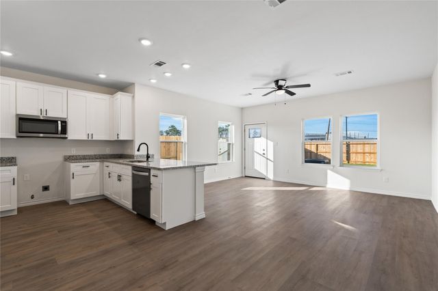 7101 Weyburn Street C, Houston, TX 77028