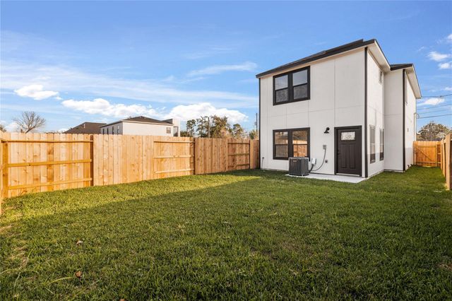 7101 Weyburn Street C, Houston, TX 77028