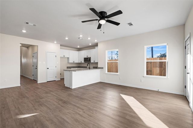 7101 Weyburn Street C, Houston, TX 77028