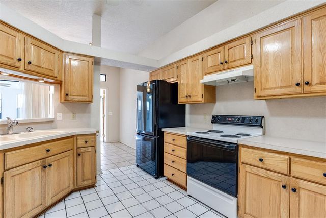 1613 Pinnacle Lane, Edmond, OK 73003