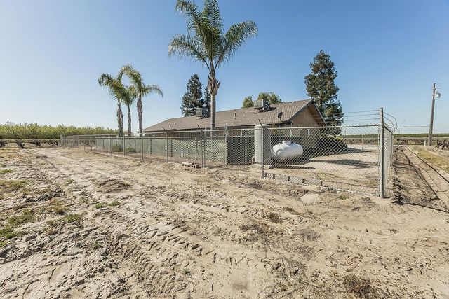 5290 N Bishop Avenue, Fresno, CA 93723