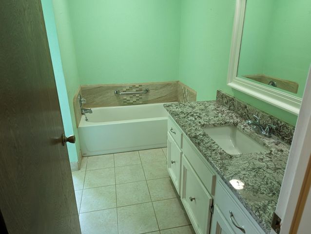 5290 N Bishop Avenue, Fresno, CA 93723