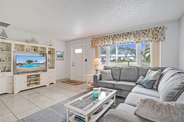 1806 SW 18th St, Boynton Beach, FL 33426