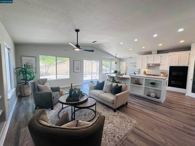 6404 Eagle Ridge Dr, Vallejo, CA 94591