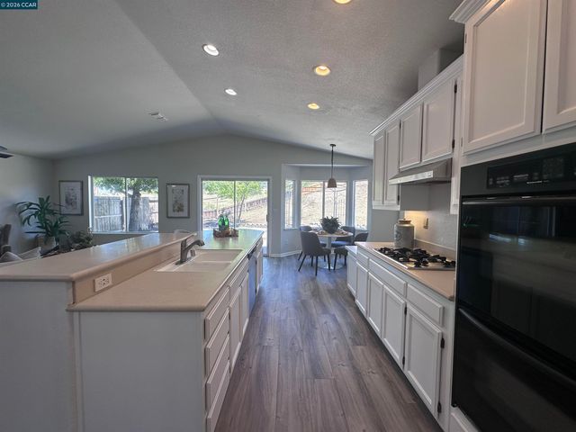 6404 Eagle Ridge Dr, Vallejo, CA 94591