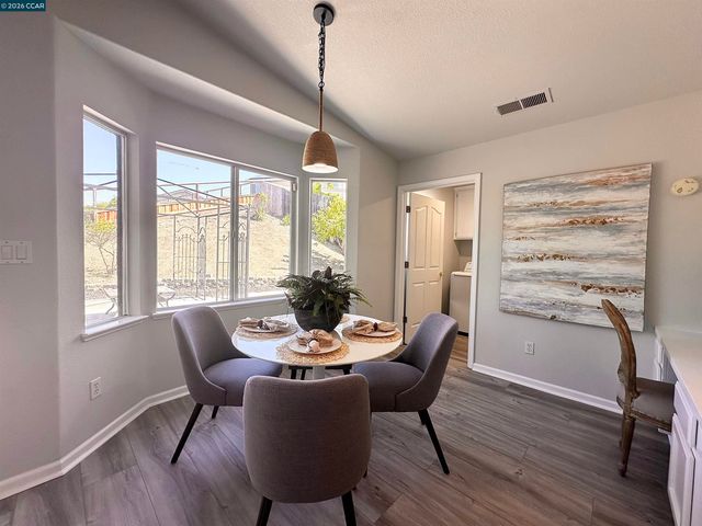 6404 Eagle Ridge Dr, Vallejo, CA 94591