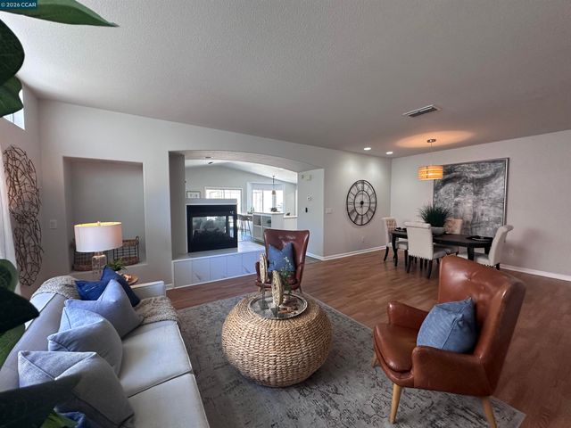 6404 Eagle Ridge Dr, Vallejo, CA 94591