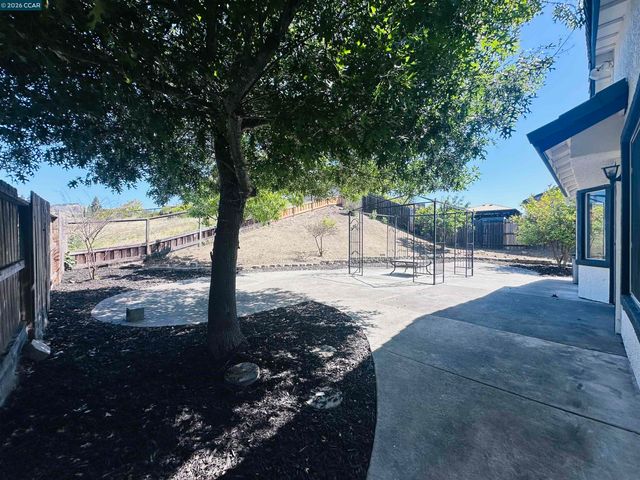 6404 Eagle Ridge Dr, Vallejo, CA 94591
