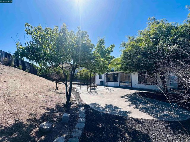6404 Eagle Ridge Dr, Vallejo, CA 94591