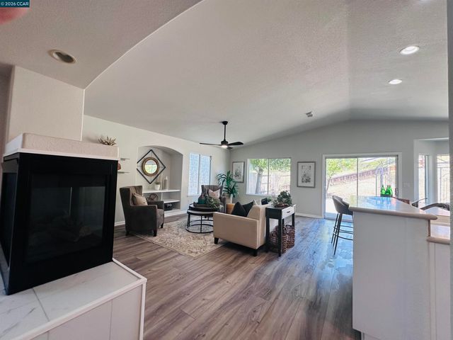 6404 Eagle Ridge Dr, Vallejo, CA 94591